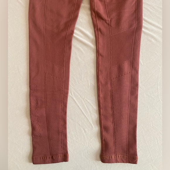 Avocado Rosewood Fire Leggings - Picture 5 of 9